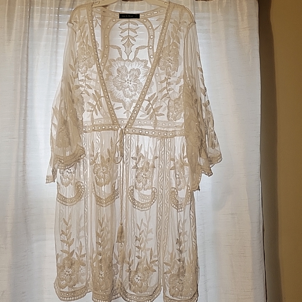 White Laced Bohemian kimono, XL